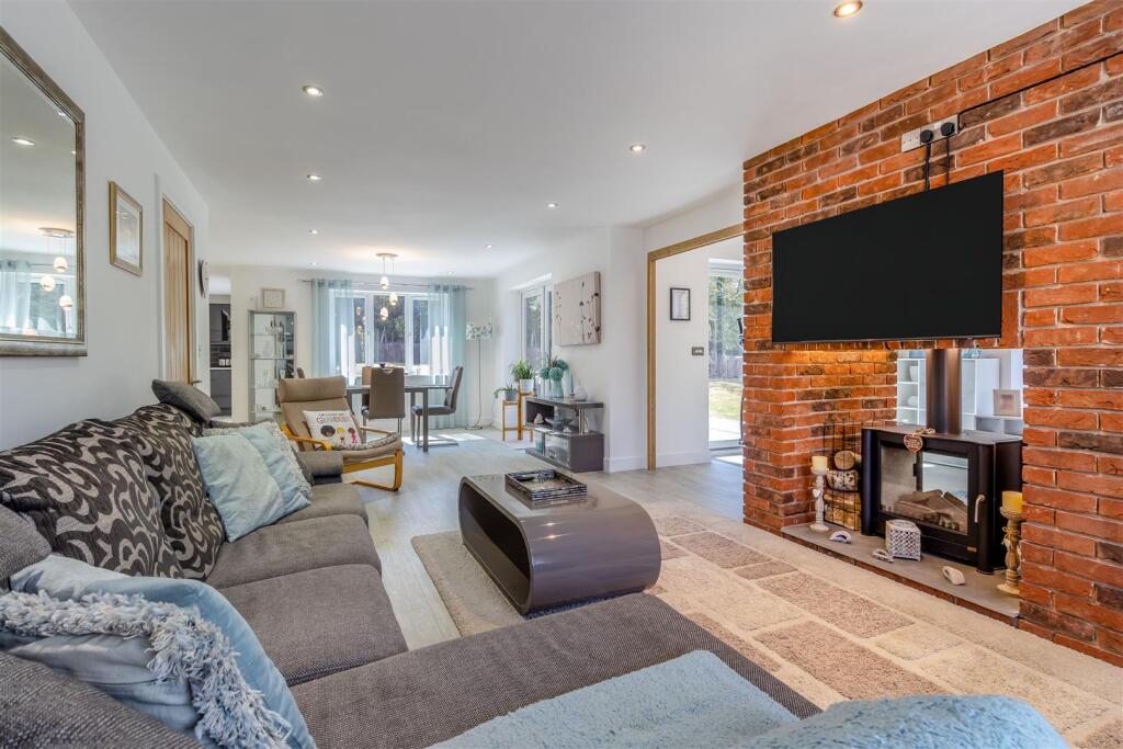 8646070-interior31.jpg