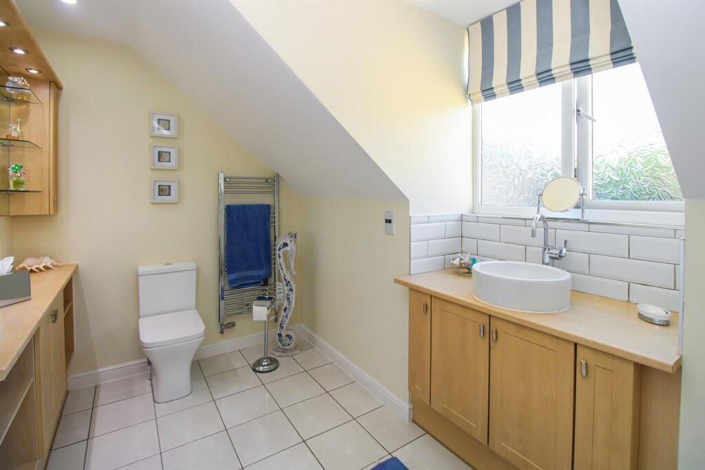 SHOWER ROOM/W.C.