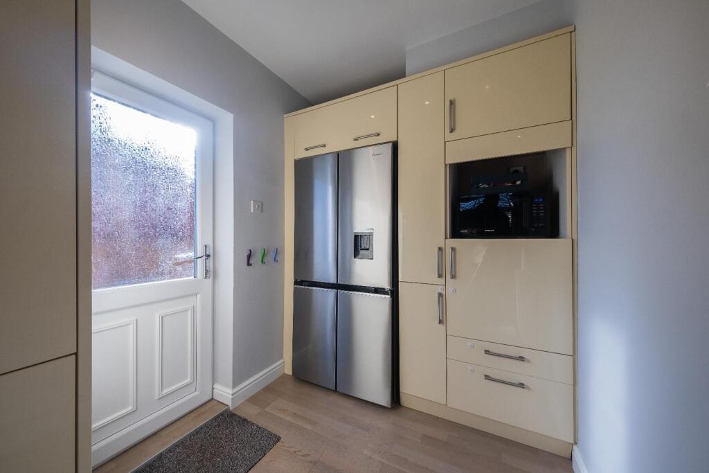 27 Hockenhull Crescent-017.jpg
