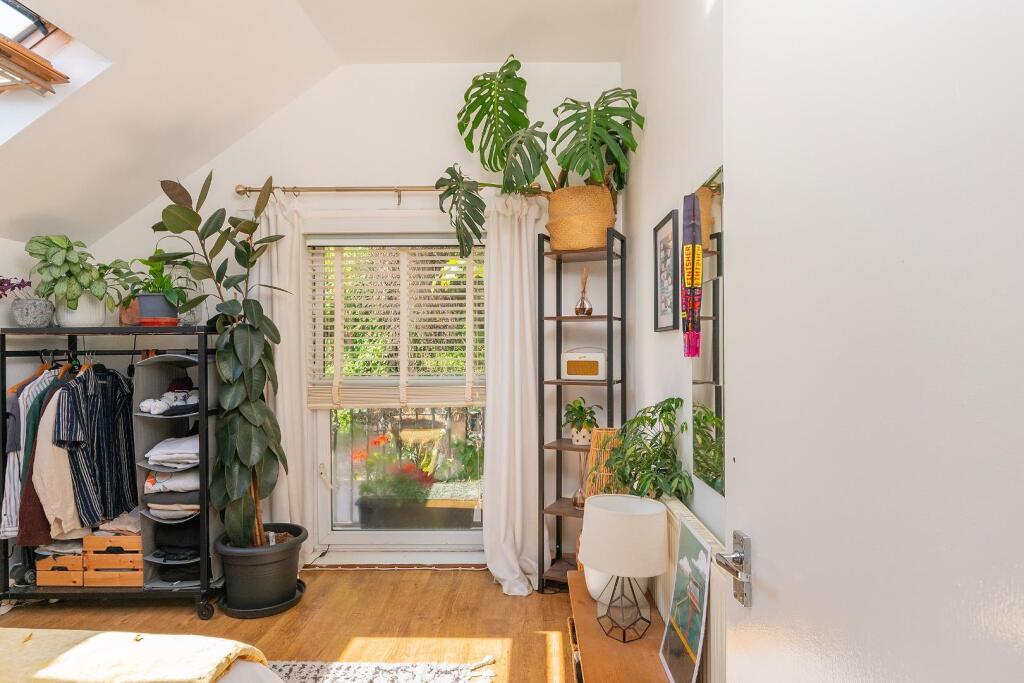 1S5L1CM - Bedroom H.jpg