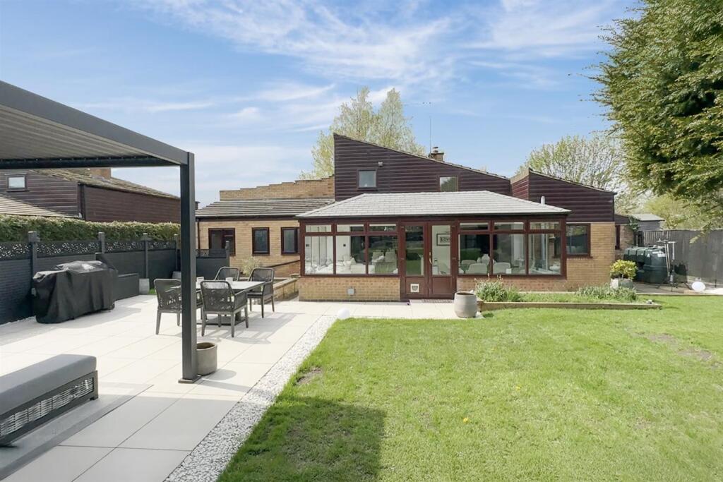 Mayfields, 1 Manor Close