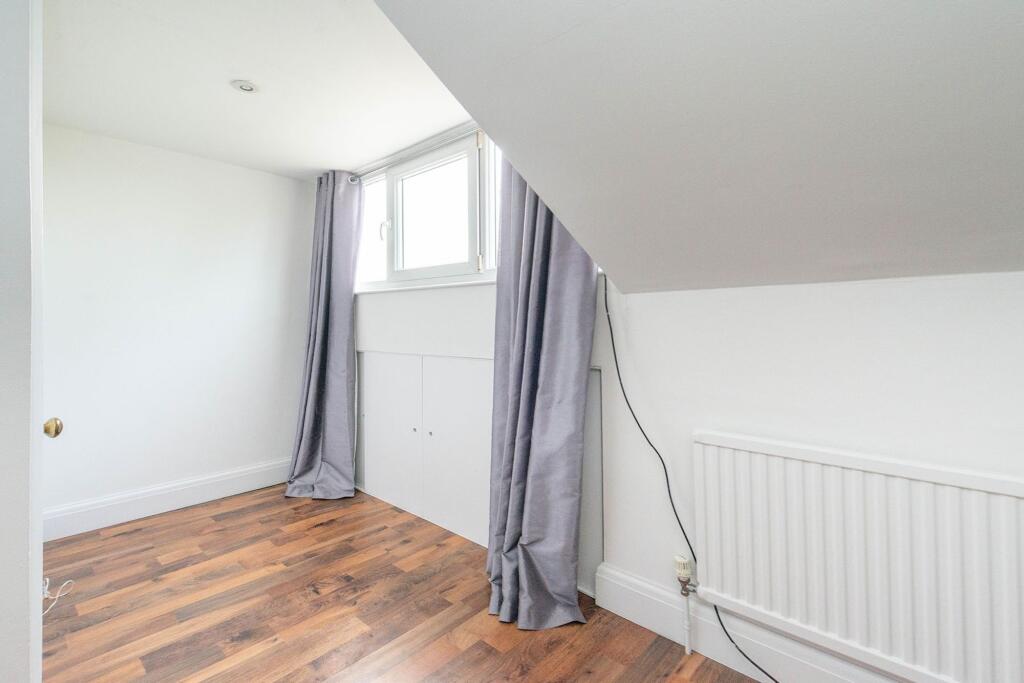 TWO STUNNING DOUBLE BEDROOMS AND BATHROOMS