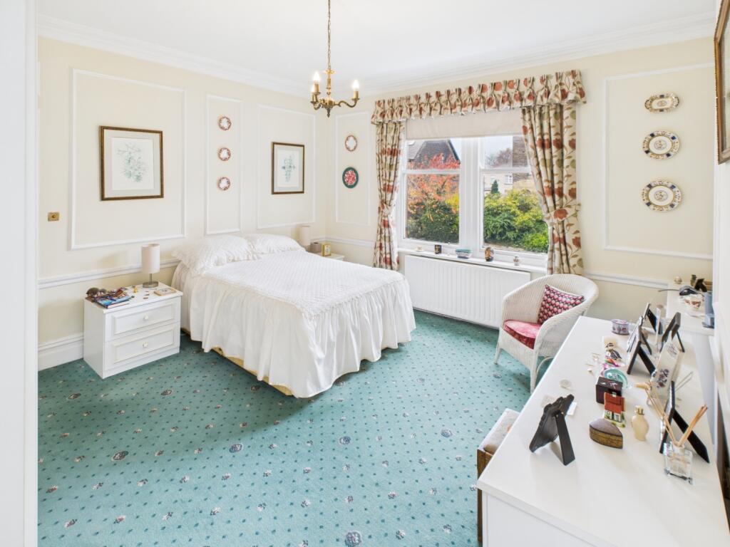 CAM04233G0-PR0042-STILL011