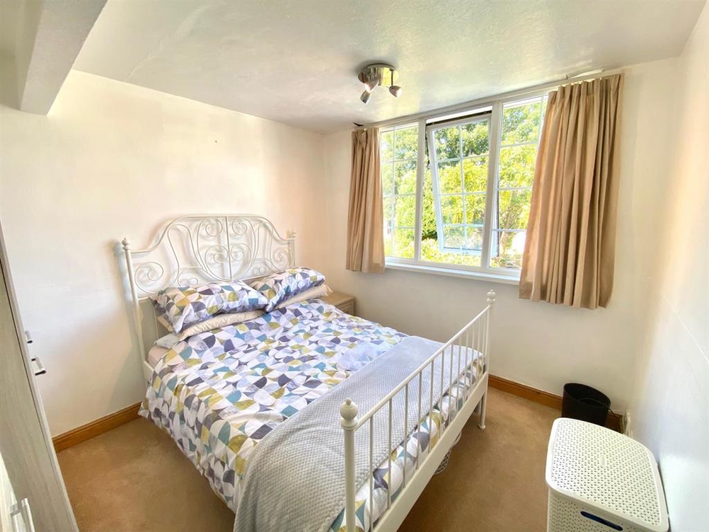 bedroom2.jpg