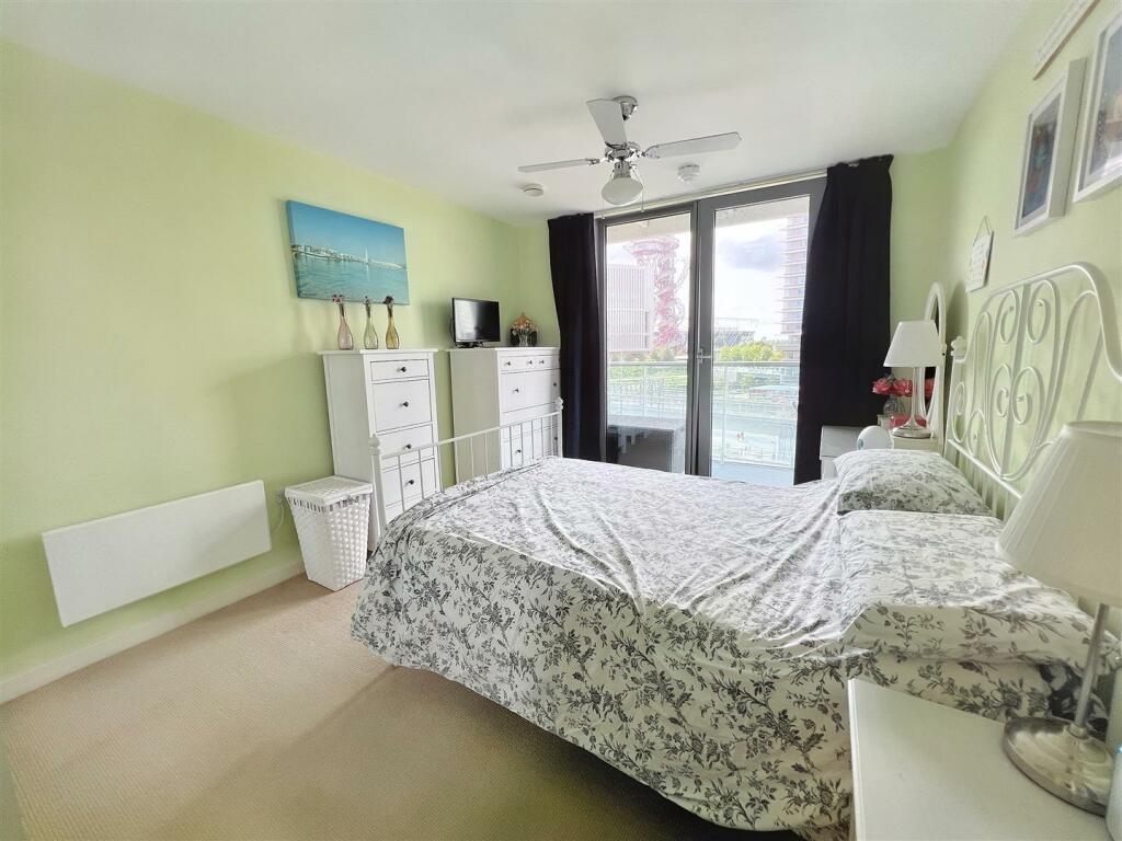 Bedroom: