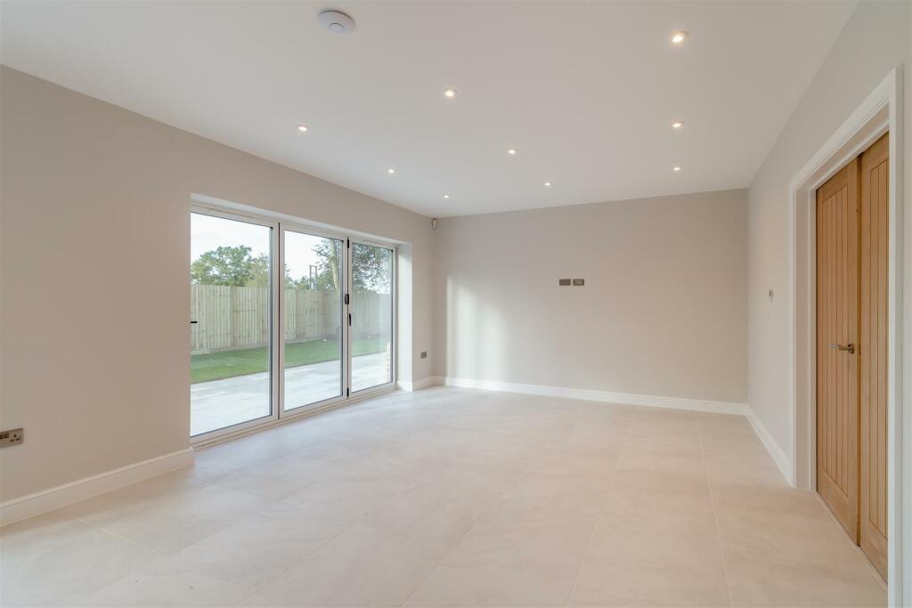 8575703-interior04.jpg