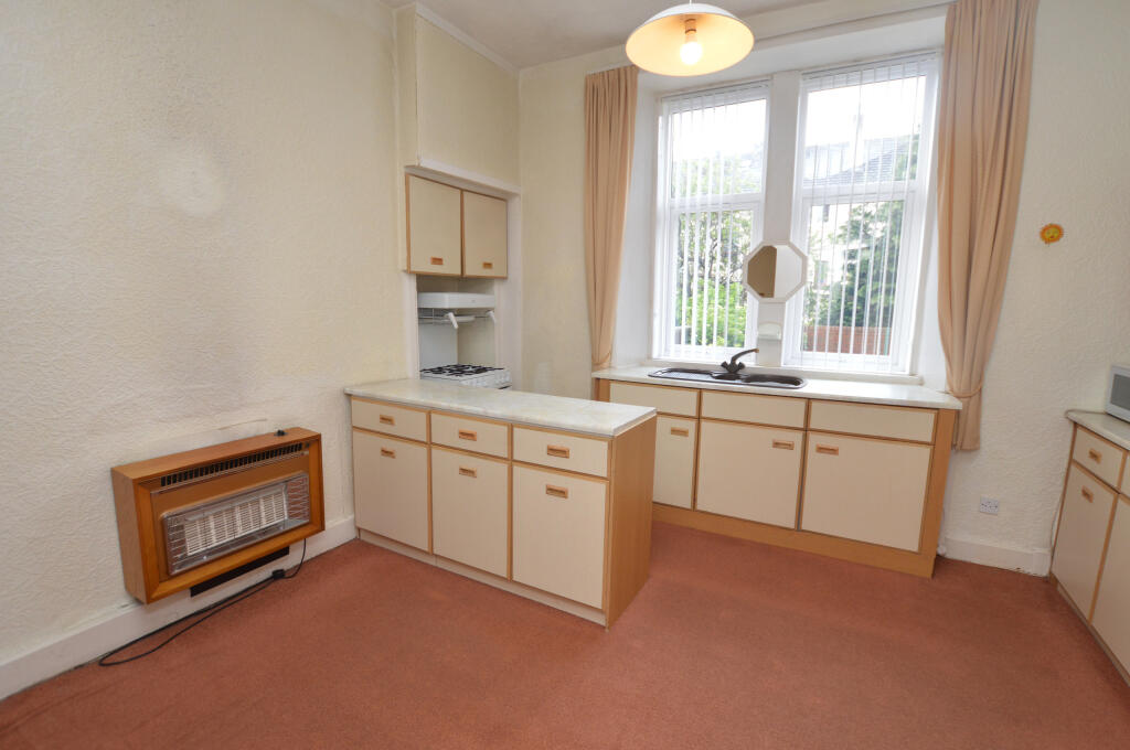 Kitchen/ Dining Room