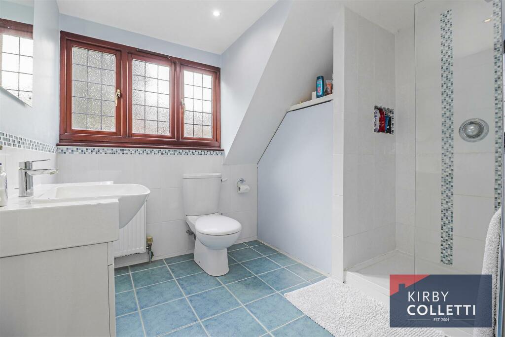 EN SUITE SHOWER ROOM TO BEDROOM ONE