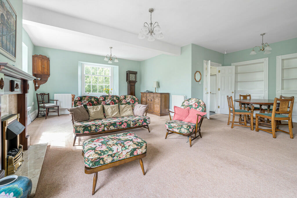 Lounge/Dining Are...