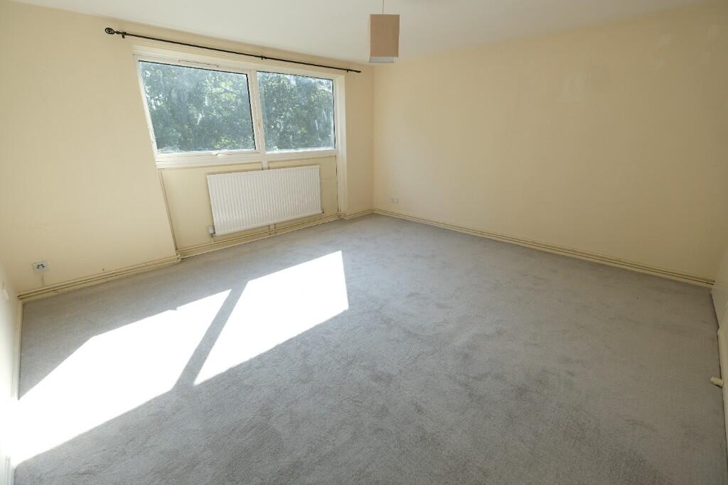 SITTING/DINING ROOM