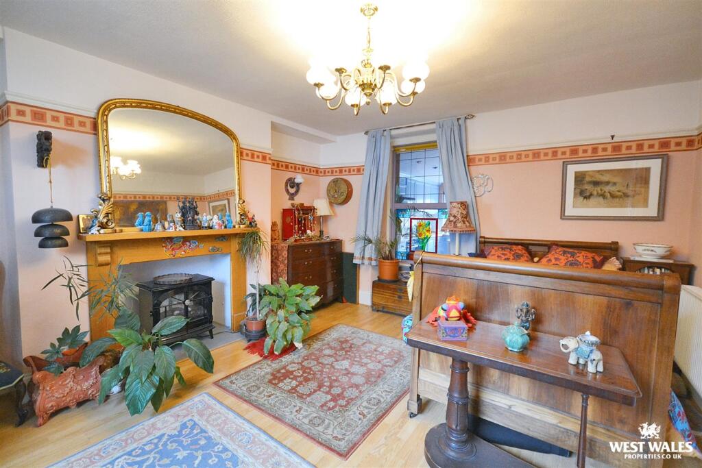 Reception room/Bedroom