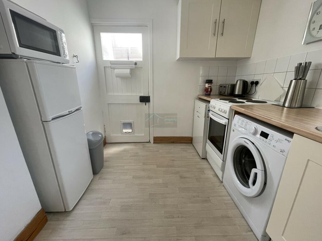 Kitchen b.JPG