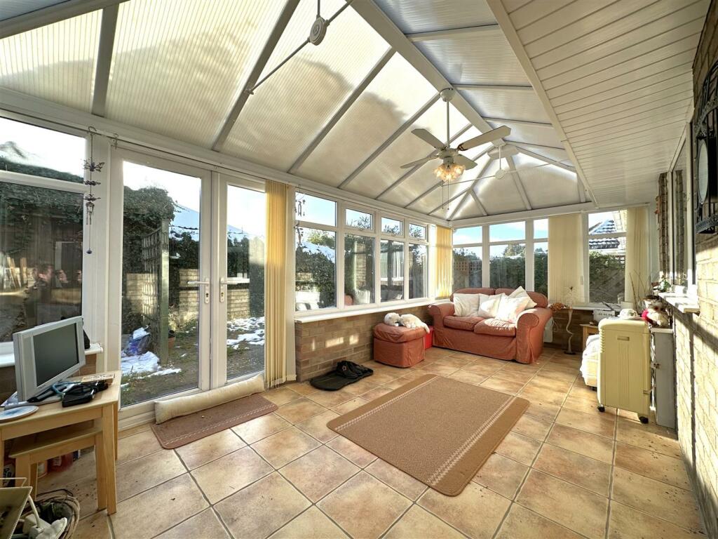 Sizeable Conservatory 550