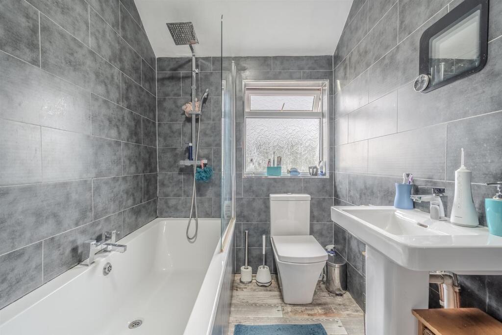 2 Woodview Terrace-5.jpg