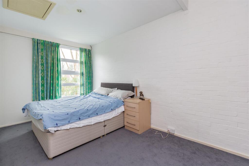 153 Knights Croft-HR16.jpg