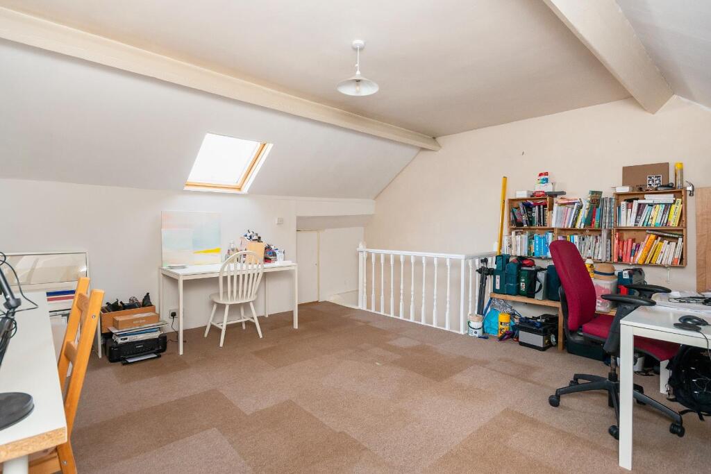 7H7AVP - Loft Room B.jpg