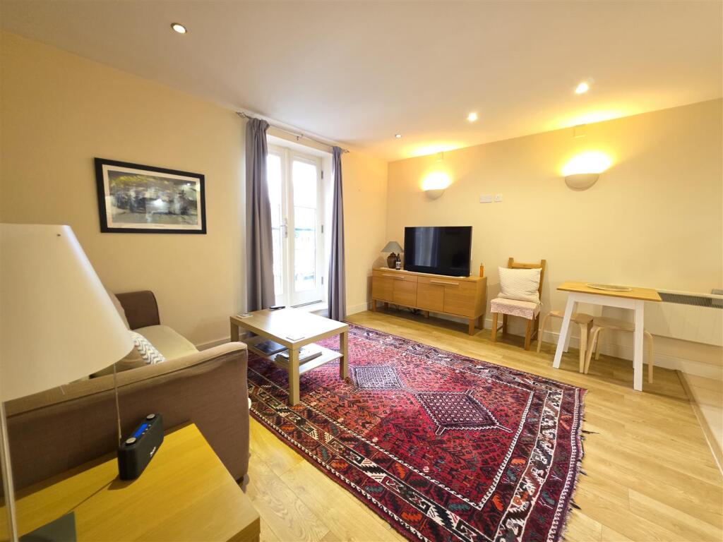 28 Royal Mews, Ashby