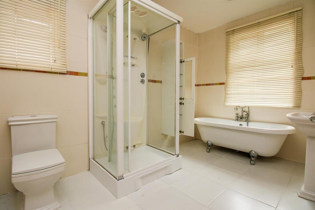 BATHROOM/W.C.