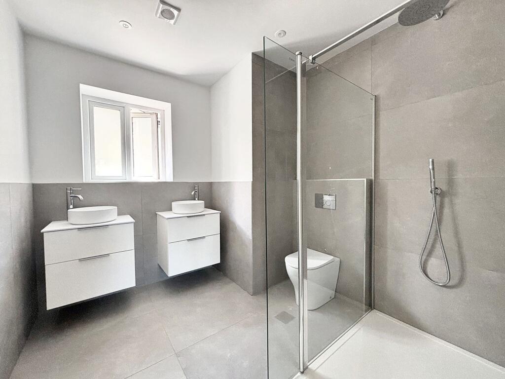 Bedroom One En-Suite
