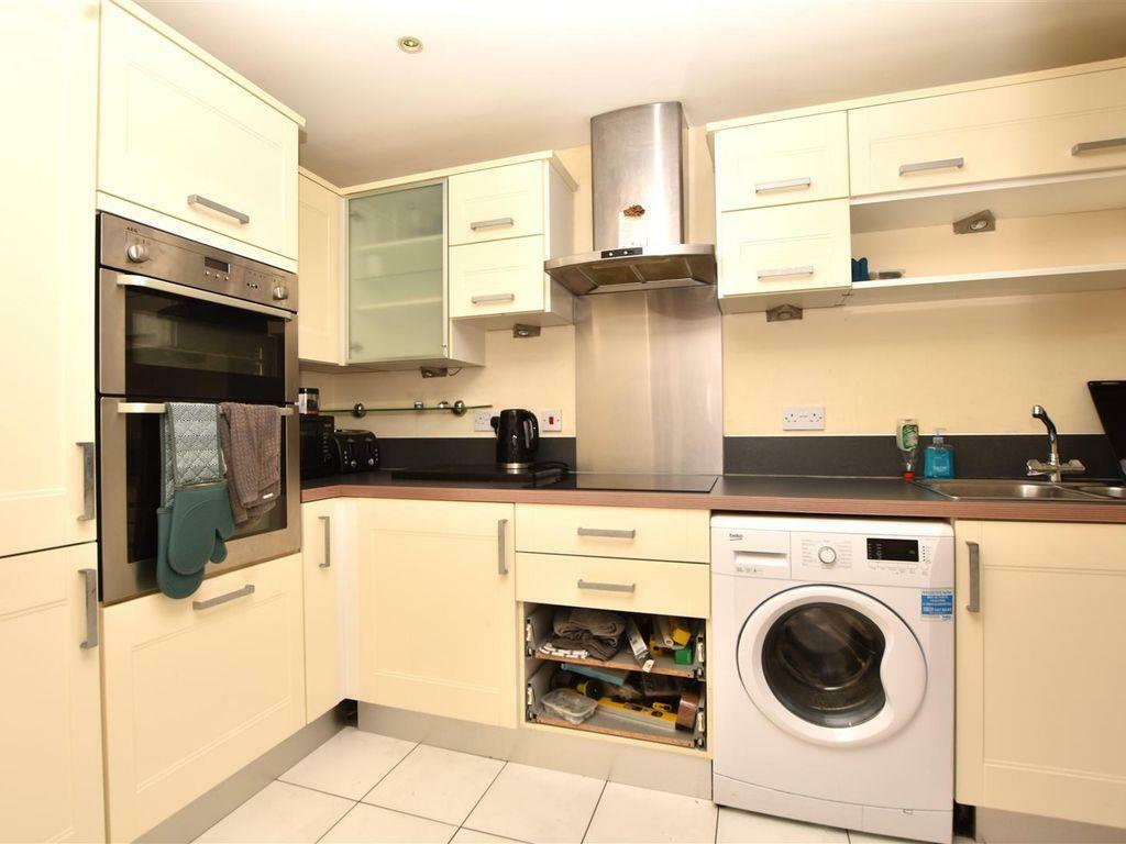 kitchen..jpg