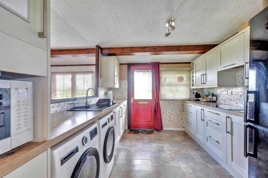 Kitchen_1.jpeg