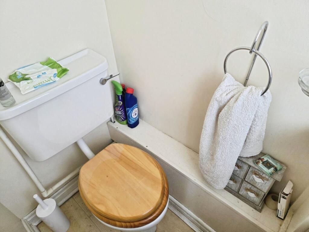 pbox-bathroom-325894.jpg
