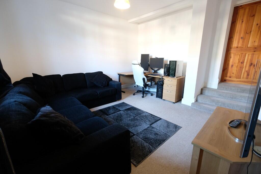 SITTING/DINING ROOM