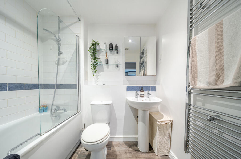 1384138-10-6929ca...