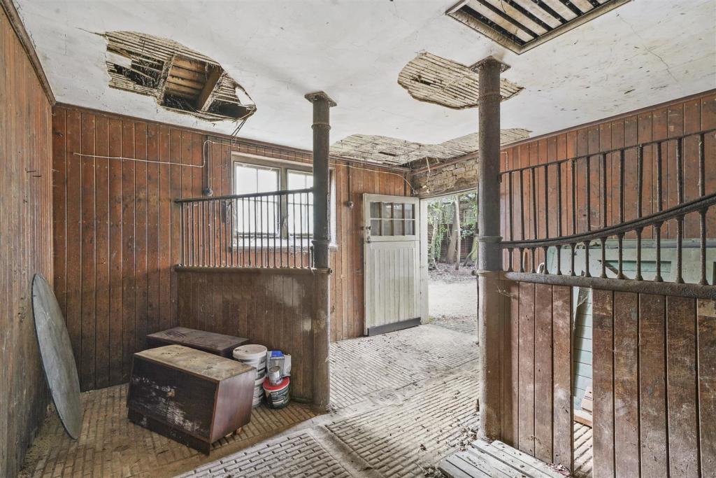 Bell House, Julian Hill - AfQ8LC42f4F5gJuPDCgH.jpg