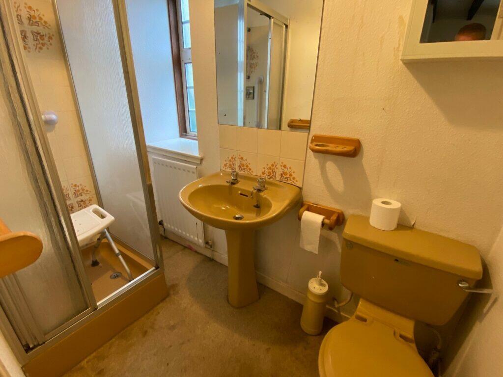 MASTER EN-SUITE