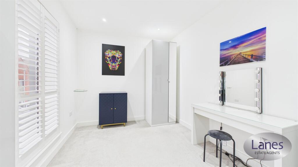 CAM05136G0-PR0170-STILL008.jpg
