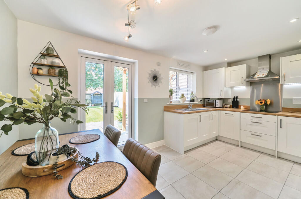 1309693-4-684c458...