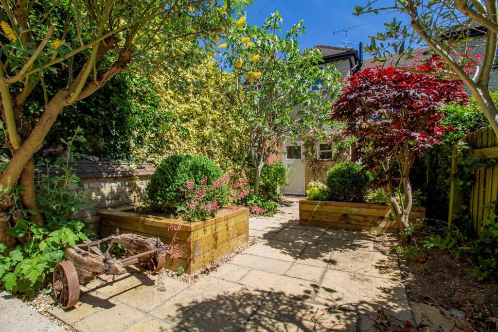 60 Guildhall Street, BSE [Garden] 05.jpg