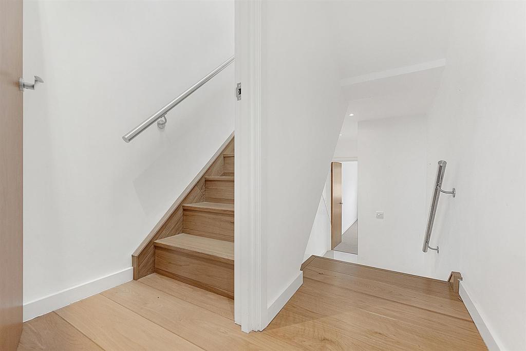 Hallway (1).jpg