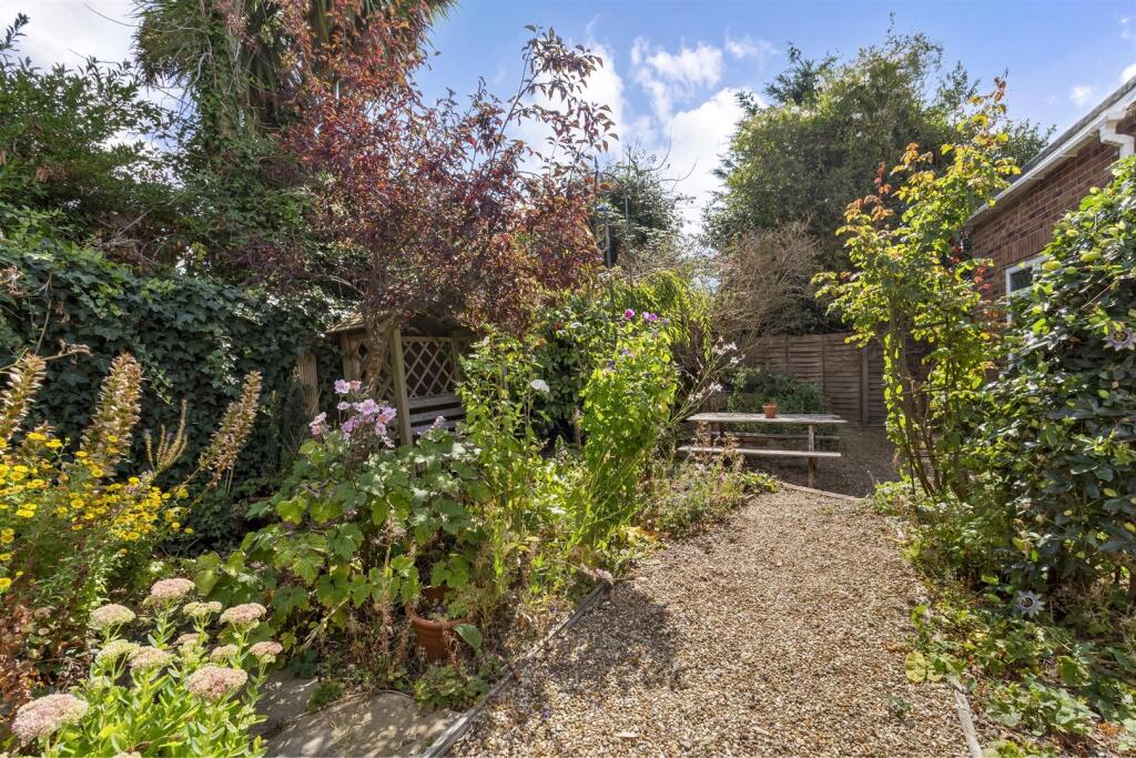 15 Foamcourt Waye_018.JPG