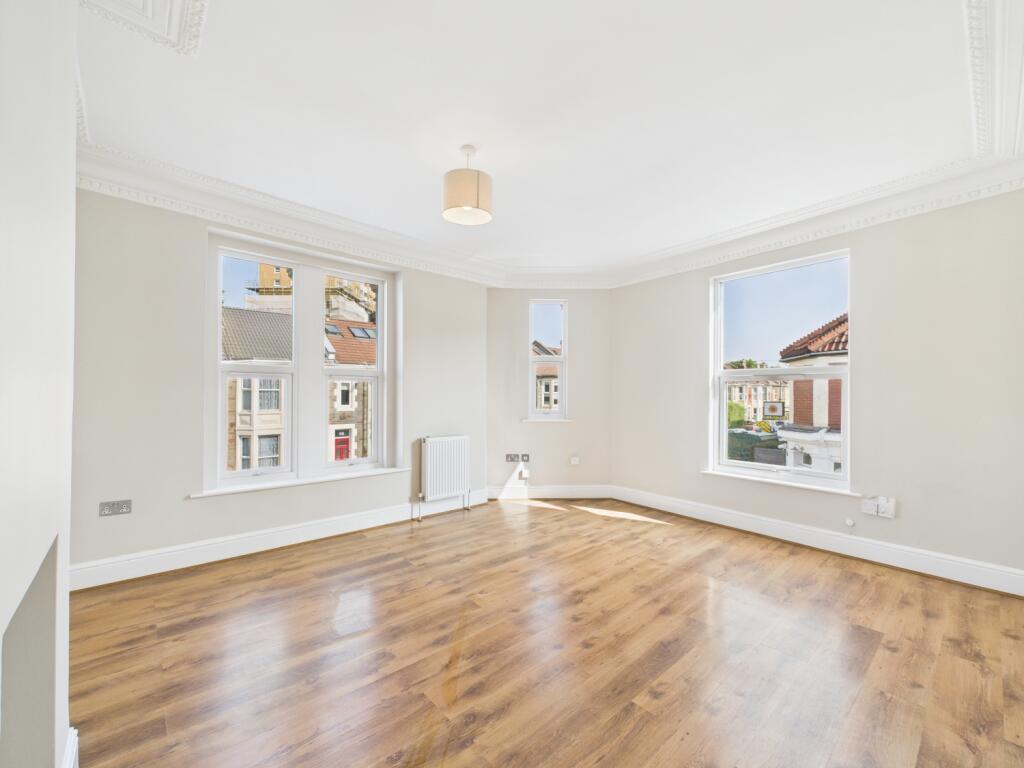 CAM02023G0-PR0162-STILL002