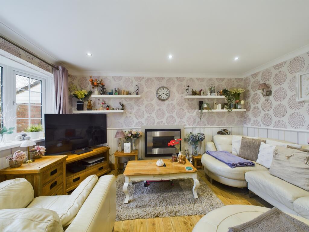 CAM02023G0-PR0121-STILL004