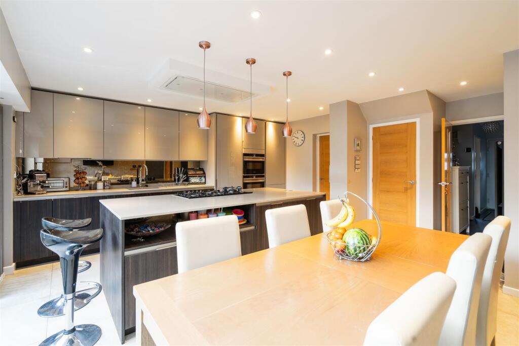 2 Nichols Close_9.jpg