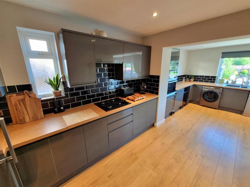 Kitchen area.jpg