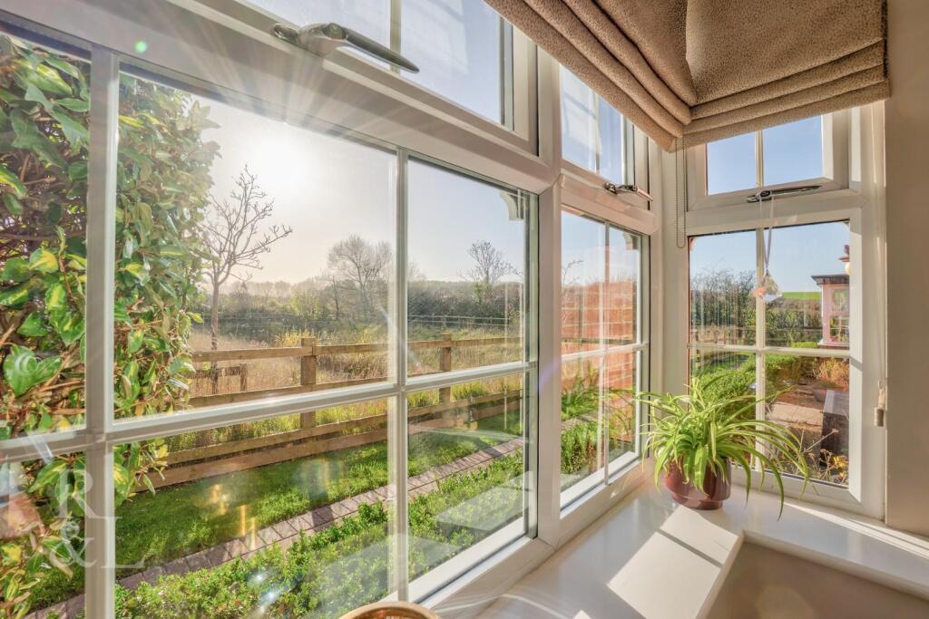 23 Bernard Vann Crescent (31).jpg