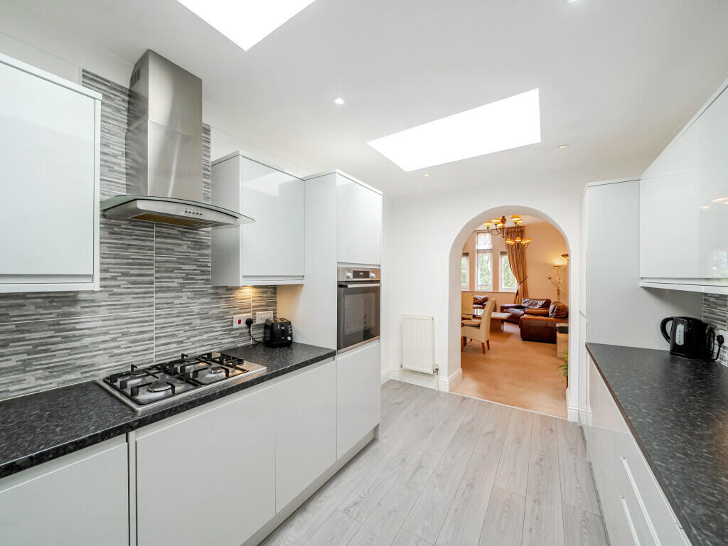 1334740-4-6895fbb...