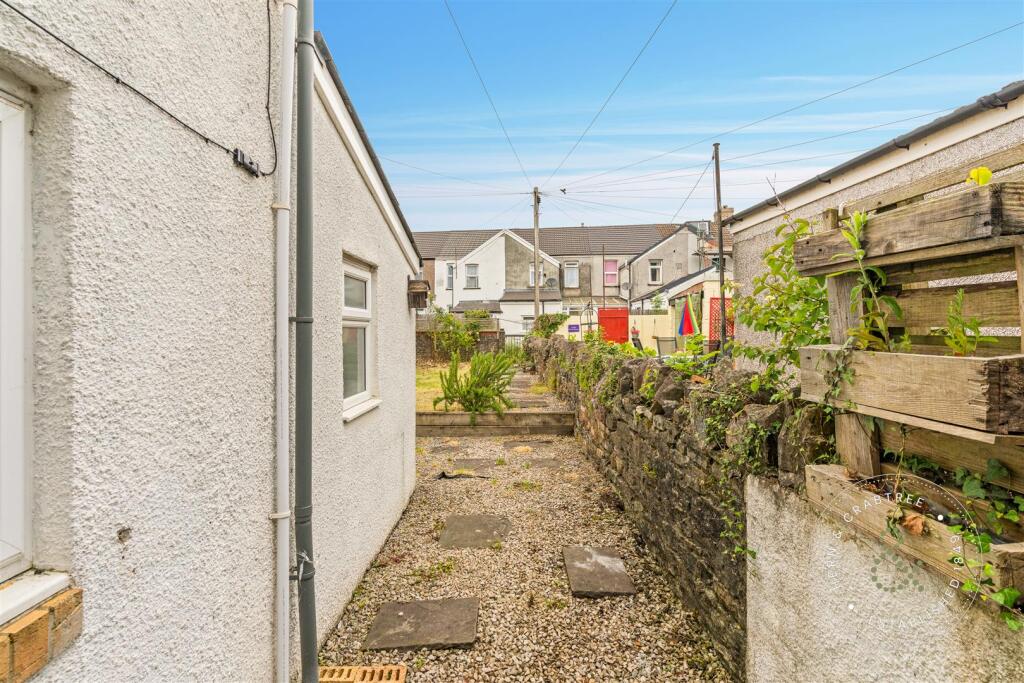 Anchor Street, Taffs Well (25).jpg