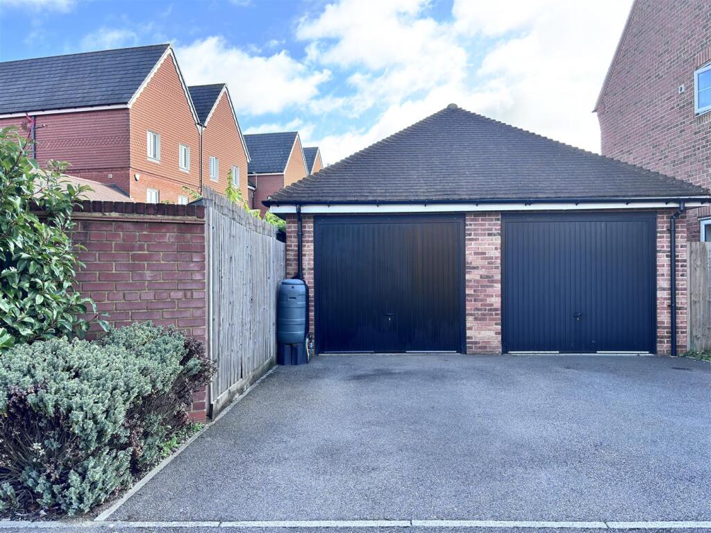 Buck drive and garage.jpg