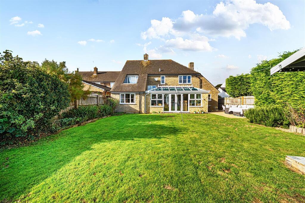 60a Careys Road, Pury End (8).jpg