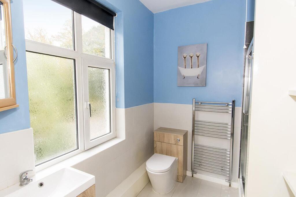 Master En-Suite (Main House)