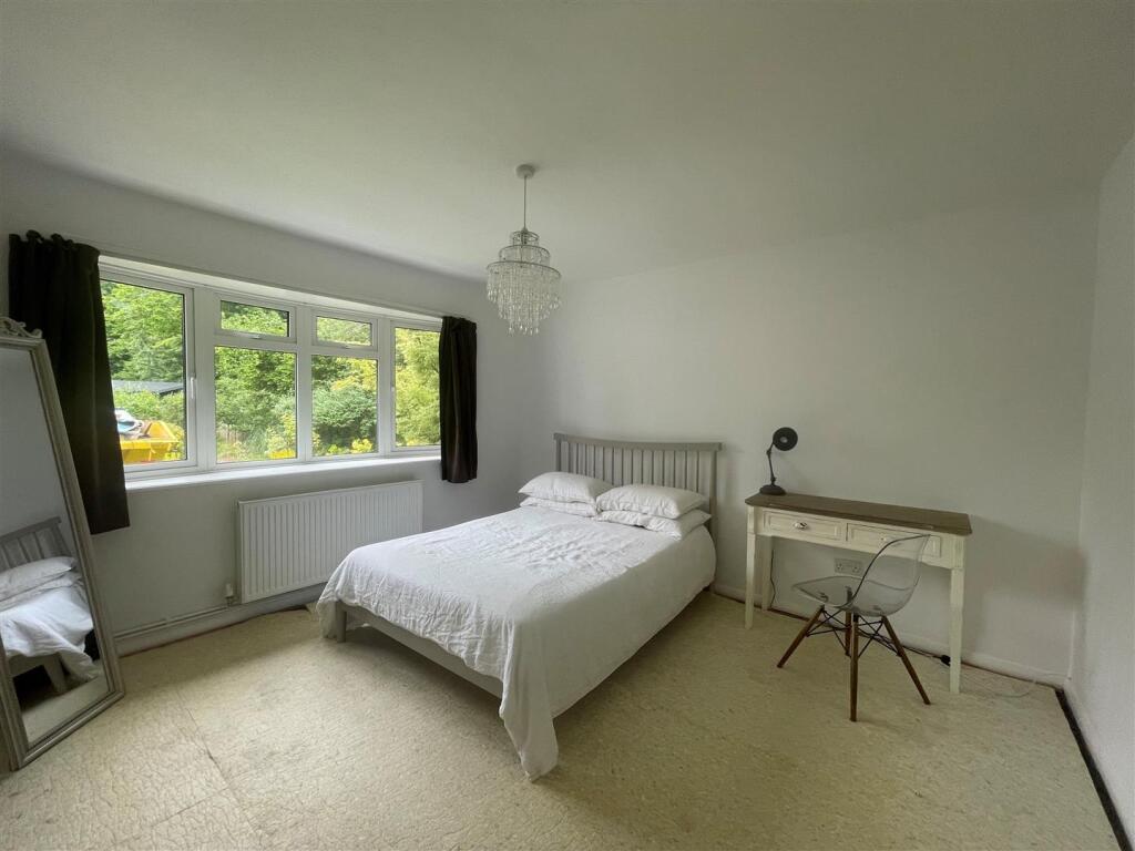 Bedroom 1.jpg