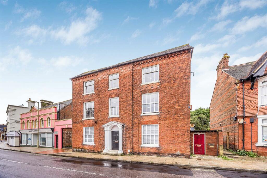 Flat 2, 21, Elmore Court, East Street, Havant-Smal