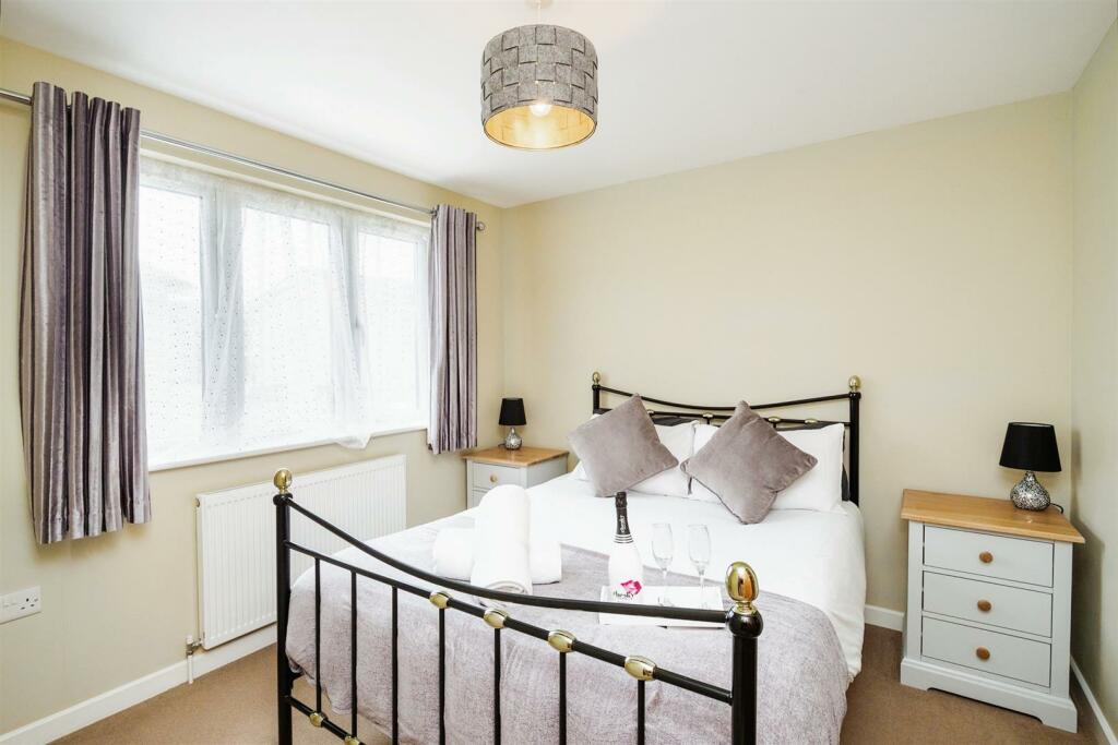 Bed1.jpg