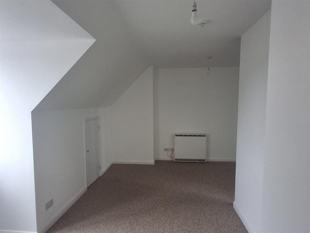 Lounge 3.jpg