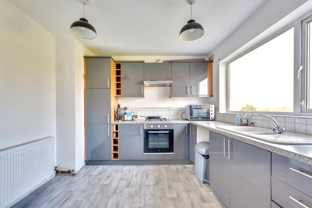 Kitchen_2.jpeg